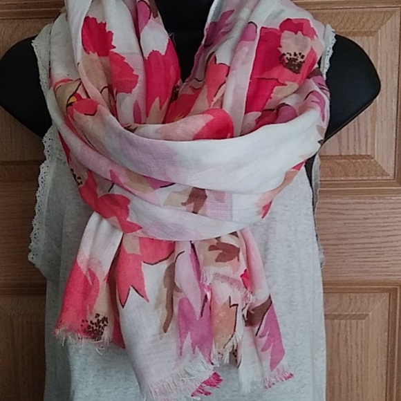 Old Navy Accessories - NWT Old Navy Floral scarf
